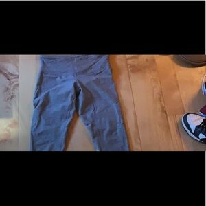 Lululemon Size four Capri leggings🍋